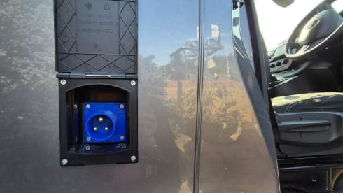 NOMAD – 2 berth Renault Trafic 2017 campervan from 2017