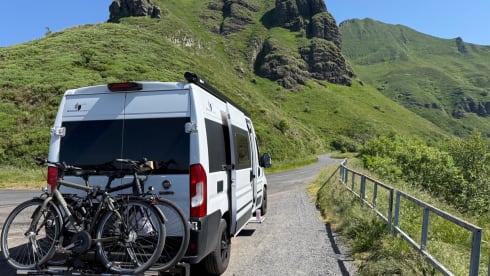 AmorA Campervan 6.0 meters for 2 persons with length beds