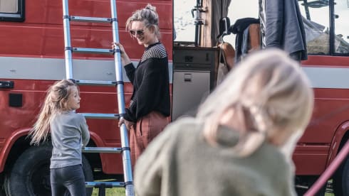 Ayub – old-school Mercedes fire bus and off grid camper