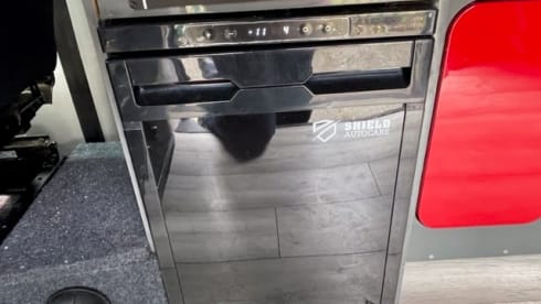 Reddy – VW Transporter MANUAL Pop Top 4 Berth