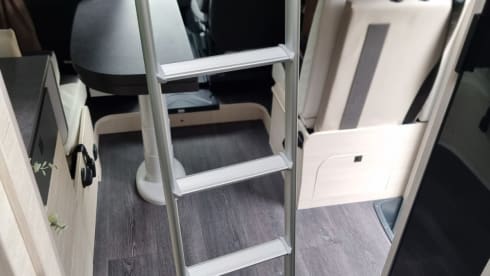 Kampergeluk – Beleef jouw uniek avontuur met onze 4-persoons automaat camper