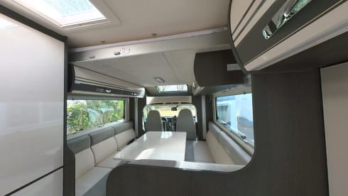 Bavarian Camper 5 – space miracle with 8 sleeping places