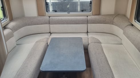 Jemima – 5 Berth Swift Escape 674 Motorhome (2021)