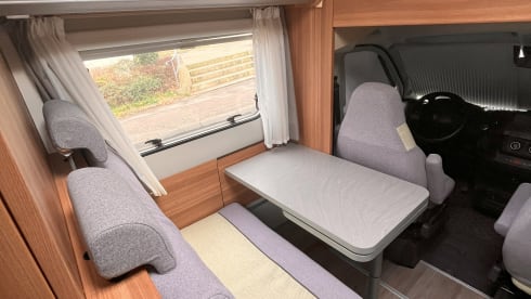 Charlie – Weinsberg CaraHome Alkoven