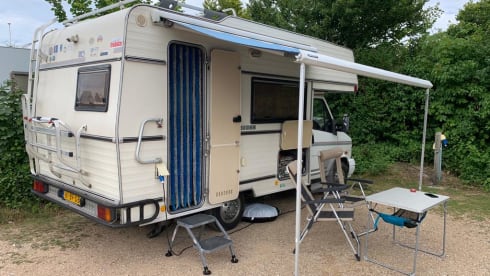 HeSa – Vintage Peugeot Alcove from 1993