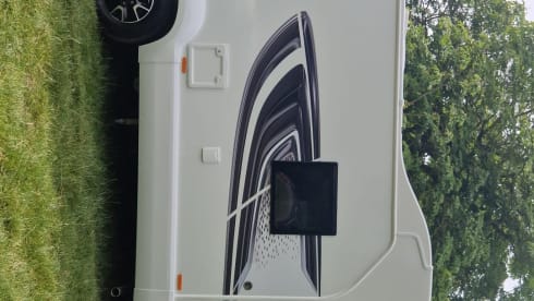 Thelma – Spacious and flexible 6 berth Swift Edge 476