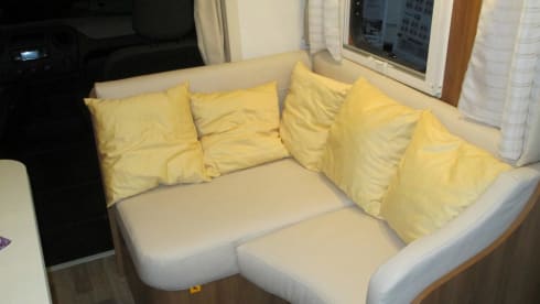 Ruime camper - 6 vaste slaapplaatsen + 2 optioneel