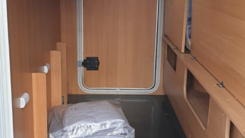 Beautiful 6 pers. + 2 * air conditioning Challenger Alcove motorhome