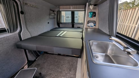 Exclusive camper van VW T5 with pop-up roof