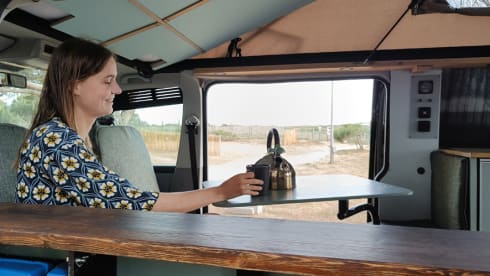 VW Bussy – Volkwagen T5 with outdoor kitchen