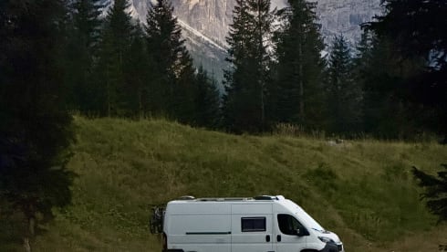 Zutendaal of Wommelgem – Tof ingerichte 2p campervan