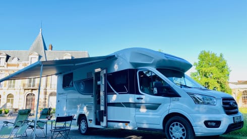 Spacious camper from 2021, ideal for a family or couple