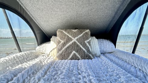 The Defender – Pop Top Off-Grid Land Rover Defender Camper