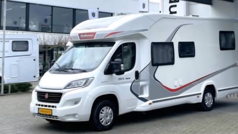 5p Challenger semi-integrated uit 2015