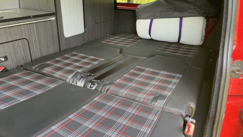 Poppy – 4 berth Volkswagen campervan from 2020