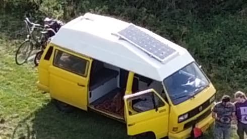 Sunny – 2p Volkswagen campervan from 1981
