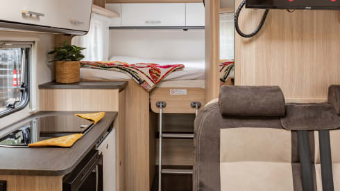 Almost new compact Sunlight (Hymer) type V66 with complete inventory