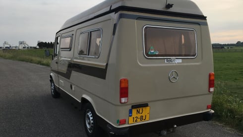 Sjaak  – 2p Mercedes-Benz bus oldtimer from 1979