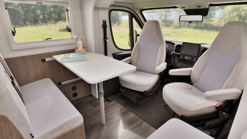 JustCamper  – NEW MY2026 Carado 328 semi-integrated Automatic 2 - 5 pers. 