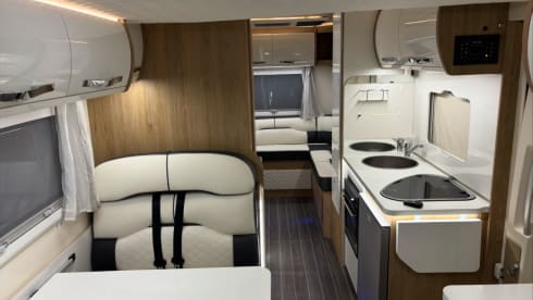Auto-Home – 5 berth Roller Team semi-integrated from 2021