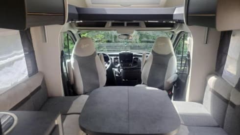 Spacious 3 pers. Challenger 337 automatic 