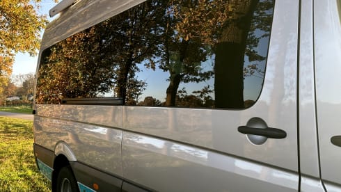 Bertus – Mercedes Sprinter 519CDI 3.0 V6 (191 hp) Automatic Bus Camper – B driving license –