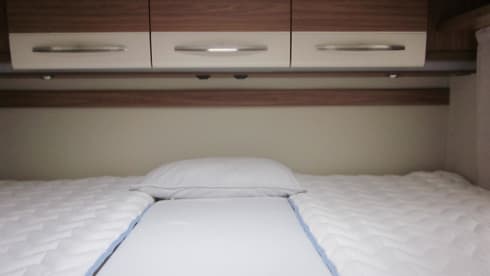 Spacious neat 2 pers. carado / hymer camper.