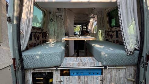 Billie – 2p Peugeot bus from 2000