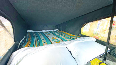 Hulduheim – 4 berth Camper with heating, pop top, awning and wifi