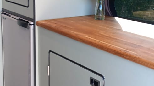 DUSTY – FORD TRANSIT CUSTOM HIGH TOP - UP TO 5 BERTH