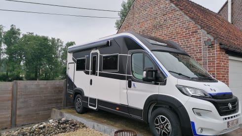 Adria Twin Supreme