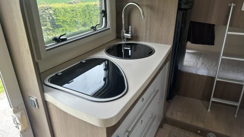 Large 6 berth modern motorhome
