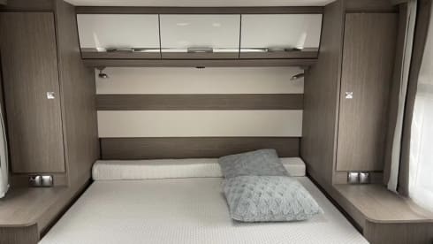 ⭐️⭐️⭐️ 2 person semi-integrated camper queen bed ⭐️⭐️⭐️ 