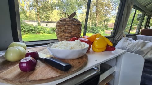 Jeetje – French Peugeot J7 oldtimer campervan 1974