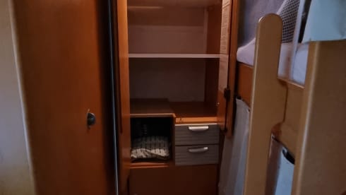 Compact 4p Hymer alcove with bunk bed