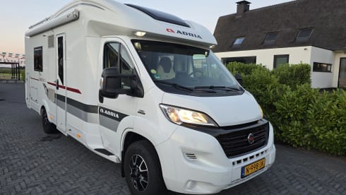 5p Adria Mobil semi-integrated uit 2016