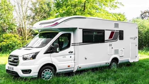 4p 2022 Roller Team – Extra spacious and free camping (330Ah battery, air conditioning and furnishings)