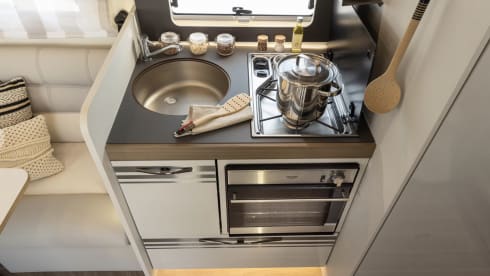 Blair – 2026 New Luxury Roller Team 4 berth off-grid Motorhome