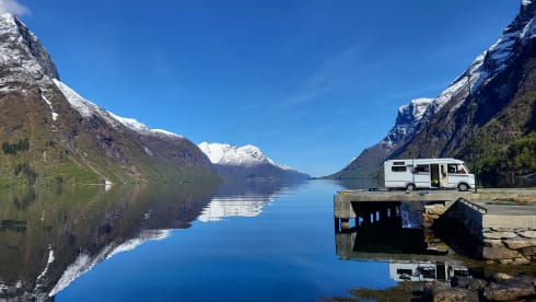 LMC Explorer Premium integraal camper met rondzit uit 2018