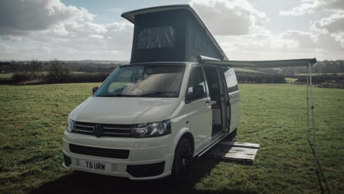 Amari – Escape the ordinary in our cosy, country cottage on wheels!