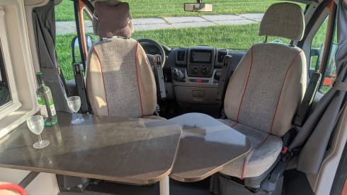 Adriaatje – Adria Mobil Wohnmobil für 2 Personen aus dem Jahr 2011