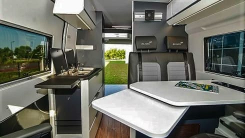 Ongi – Furgone attrezzato per 4 persone con tetto apribile