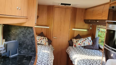 Bernie G – Luxurious and spacious high quality German built integrated motorhome