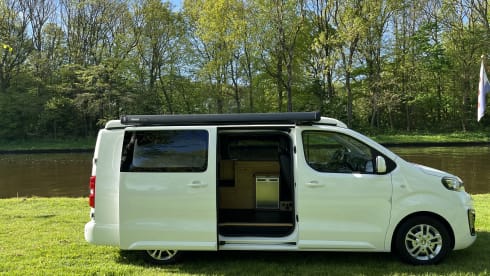L-585-LJ – 4p Fixxter campervan from 2021