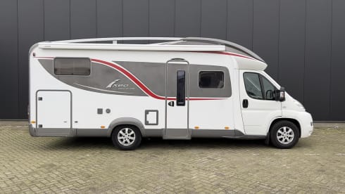 Beautiful luxury 4 person camper