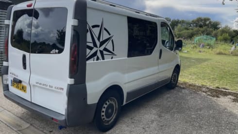 Gino D'Campo – Meet Gino D'Campo, a cosy 2 berth Vauxhall Vivaro Campervan from 2006