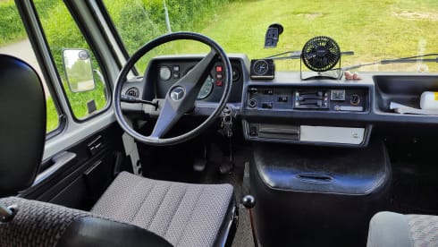 Nomad – 2p Mercedes-Benz campervan from 1981