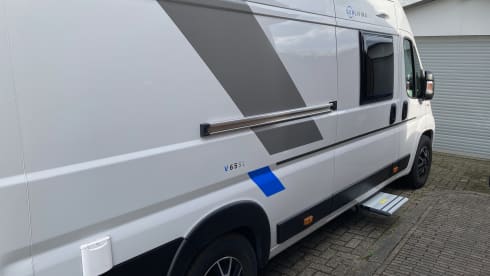Sunliving – Sunliving Bus camper with bus biker 