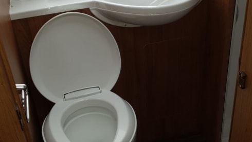 New Roomy 4 berth Tribute 615 (Blackburn)