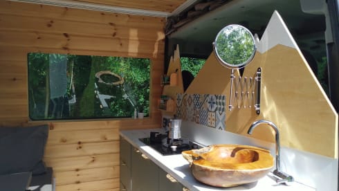 Fred – Cozy Bus Camper Automatic - Takes you everywhere, and back!